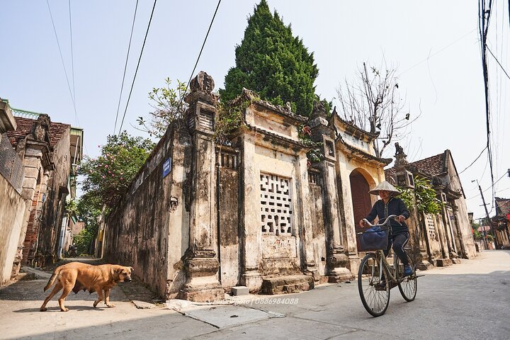 Electric Bike Tour Hanoi: Ancient Co Loa Citadel Day Trip